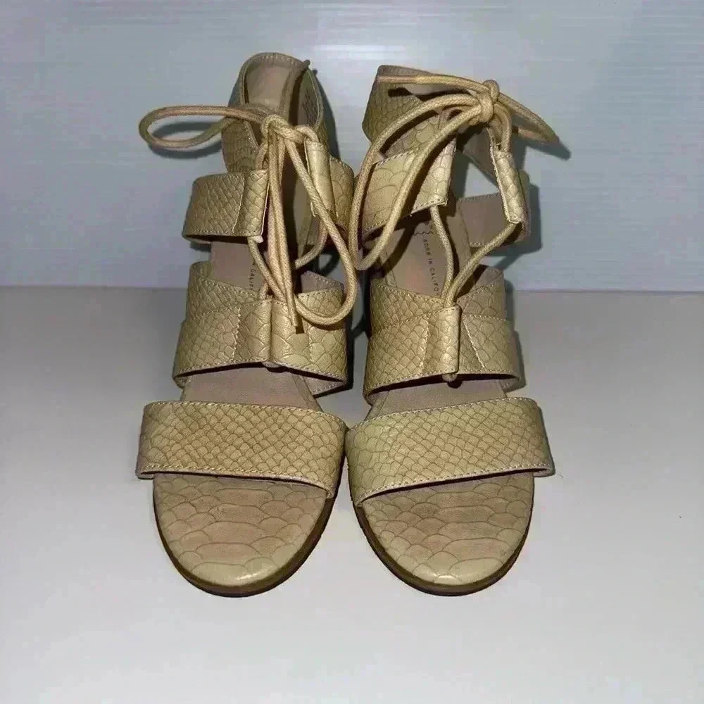 Born In California Sandals Stacked Heel Beige Lite Tan Faux Snakeskin Size 6 1/2
